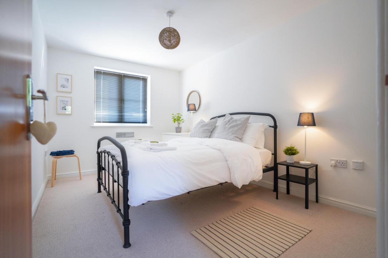 Stylish Apartment With Private Parking Cardiff Exterior photo